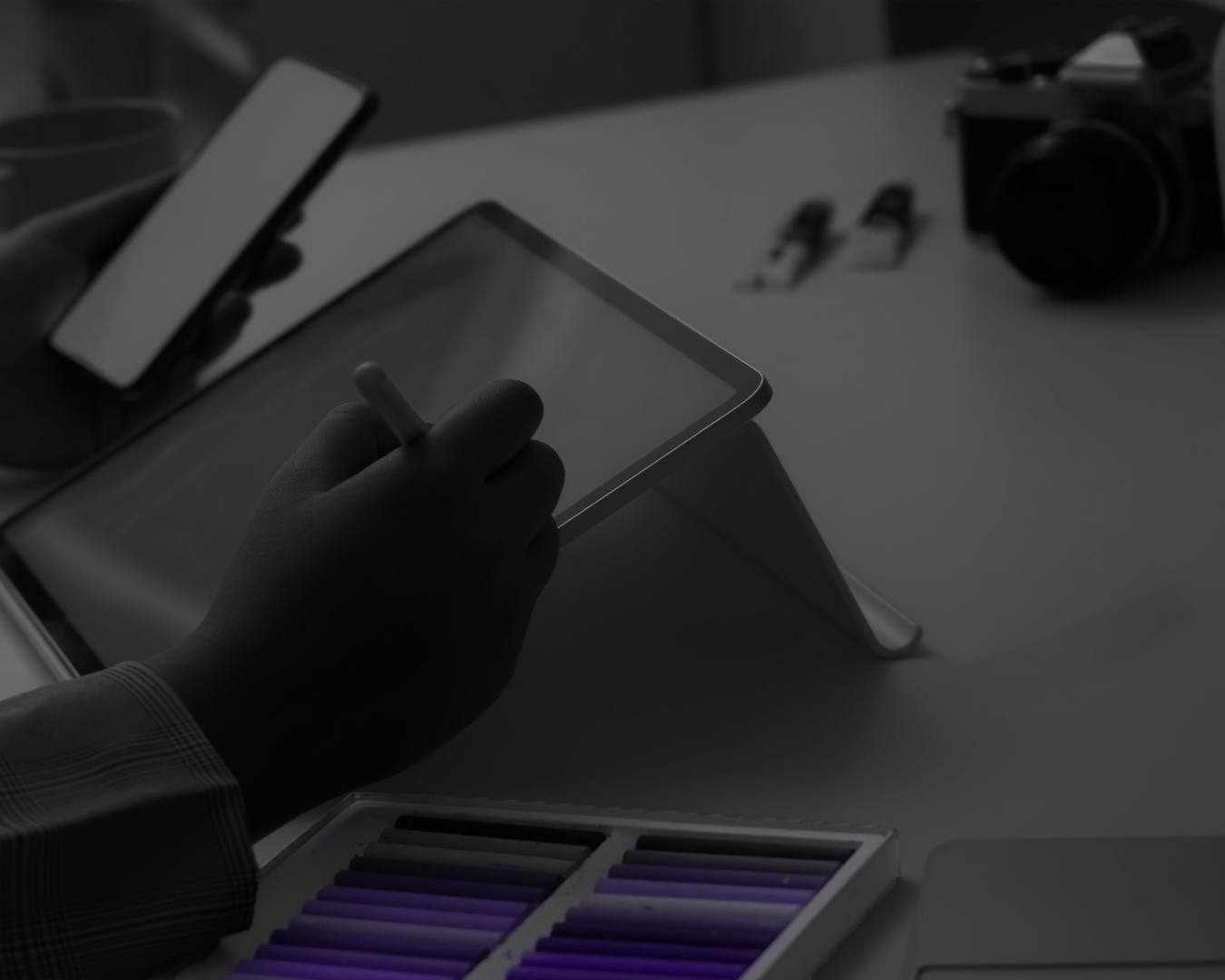 دور إنتاج المحتوى في بناء هوية العلامة التجارية